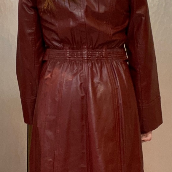 Vintage Red Leather Trench belted coat - Picture 5 of 6